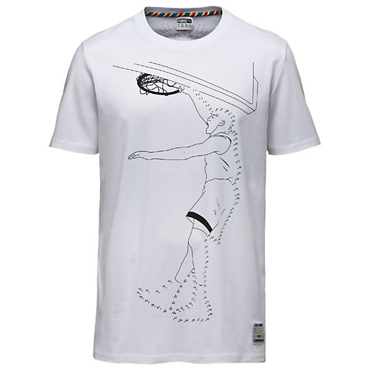 Футболка PUMA X DR Bball Tee Футболка PUMA X DR Bball TeeФутболки и майки<br>Футболка PUMA X DR Bball Tee<br>Футболка PUMA X DR Bball Tee — стильная футболка, созданная компанией Puma для страстных фанатов баскетбола. Графический принт с изображением баскетболиста на груди украшают футболку, а ткань со стопроцентным содержанием хлопка создает максимальный комфорт для повседневной носки. Выделяйтесь из общей массы в толпе мегаполиса, создавая собственный яркий стиль с Puma. <br><br>Коллекция: Весна-лето 2016 года.<br>Большой принт на груди;<br>Принт с логотипом Puma;<br>Материал - 100% хлопок.<br><br><br>color: белый<br>size RU: 46-48<br>gender: Male
