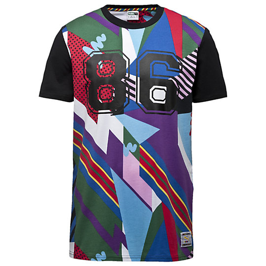 Футболка PUMA X DR AOP Tee Футболка PUMA X DR AOP TeeФутболки и майки<br>Футболка PUMA X DR AOP Tee<br>Футболка PUMA X DR AOP Tee от Puma создана для современных мужчин, которые любят спорт и активный образ жизни в современном большом городе. Эта яркая футболка с красочным принтом — неординарная и смелая деталь вашего повседневного гардероба. Благодаря использованию хлопка, она позволяет коже дышать и обеспечивает оптимальный теплообмен.<br><br>Коллекция: Весна-лето 2016 года.<br>Большой логотип на груди;<br>Принт с логотипом Puma;<br>Принт по всему изделию;<br>Свободный классический крой;<br>Материал - 100% хлопок.<br><br><br>color: черный<br>size RU: 50-52<br>gender: Male
