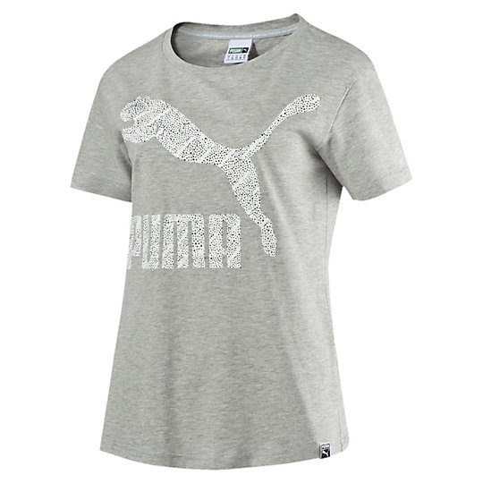 Футболка Archive Logo Tee Футболка Archive Logo TeeФутболки и майки<br>Футболка Archive Logo Tee<br>Благодаря крупному логотипу PUMA и узкому покрою эта футболка выглядит современно и спортивно. Эта базовая вещь, сделанная из мягкого хлопка, со временем станет еще удобнее.<br><br>Коллекция: Осень-зима 2016<br>Состав: 100% хлопокЦвета: серый, белый, фиолетовый, черный<br>Круглый вырез<br>Большой логотип PUMA Archive в центре груди<br>Страна-производитель: Бангладеш<br><br><br>size RU: 44-46<br>gender: Female