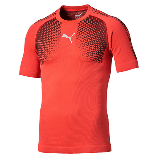 Футболка IT evoTRG ACTV THERMO-R Tee Футболка IT evoTRG ACTV THERMO-R TeeФутболки и майки<br>Футболка IT evoTRG ACTV THERMO-R Tee<br>В этой тренировочной футболке тебя ничего не будет отвлекать от тренировок. Снабженная увеличивающей силу выполнения технологией ACTV Thermo-R, которая использует спортивную ленту на спине для сохранения подходящей температуры тела для оптимальной тренировки. Бесшовная, не стесняющая движений технология powerCELL создана для совместной работы со всеми функциями твоего тела и помогает увеличить и усилить твои возможности во время и после занятий.<br><br>Коллекция: Осень-зима 2016<br>Состав: 77% нейлон 18% полиэстер 5% эластан<br>Технологии: ACTV, powerCELL, Thermo-R<br>Вид спорта: Футбол<br>Покрытие на био-основе<br>Прилегающий силуэт<br>Бесшовная технология<br><br><br>size RU: 46-48<br>gender: Male