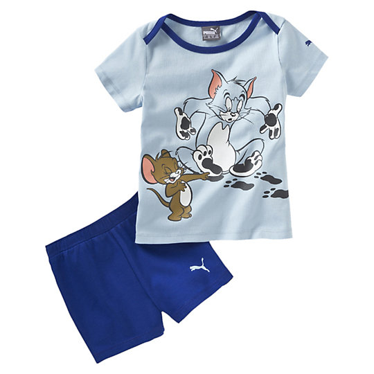 Комплект FUN Tom & Jerry Jr. Set Комплект FUN Tom & Jerry Jr. SetОдежда<br>Комплект FUN Tom & Jerry Jr. SetКомплект FUN Tom &amp; Jerry Jr. Set - это детский яркий комплект от Puma, созданный для мальчиков. Разбработанный для самых маленьких, этот костюм отличается максимальным удобством в процессе ношения и в процессе надевания. Широкая горловина оснащена клапанами для быстрого надевания через голову, а пояс шортиков на резинке комфортен и не перетягивает. Футболка в нежно-голубом цвете украшена ярким и веселым принтом с изображением героев известного мультсериала Том и Джерри, который обожают все дети. Коллекция: Весна-лето 2016 Графический принт с логотипом Puma Графический принт с изображением героев Том и Джерри Пояс на резинке Просторная горловина Материал: 100% хлопок<br><br>size RU: 74<br>gender: Unisex