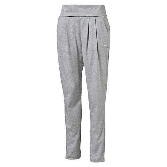 Брюки ESS Drapy Pants W Брюки ESS Drapy Pants WБрюки и леггинсы<br>Брюки ESS Drapy Pants W<br>В те моменты, когда нужно сосредоточиться на деле, нет ничего хуже одежды, которая давит и сковывает движения. Поэтому мы разработали эти свободные брюки-стретч, которые позволяют коже дышать и не ограничивают движения. Вам нужно лишь подобрать к ним любимую футболку и отправляться на тренировку.<br><br>Коллекция: Осень-зима 2016<br>Состав: полиэстер 65%, хлопок 35%; влагоотводящая обработка на основе биотехнологий.<br>Сложенный вдвое эластичный пояс для удобной посадки по фигуре<br>Классический покрой<br>Вышитый логотип PUMA Cat на левом бедре<br>Страна-производитель: Китай<br><br><br>size RU: 40-42<br>gender: Female
