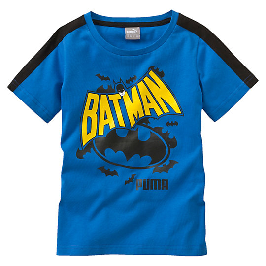 Футболка Batman Tee Футболка Batman TeeОдежда<br>Футболка Batman Tee<br>История PUMA и Темного рыцаря продолжается в этой фантастической футболке.<br><br>Коллекция: Осень-зима 2016<br>Состав: 100% хлопок; влагоотводящая обработка на основе биотехнологий<br>Круглый вырез «под горло»<br>Страна-производитель: Бангладеш<br><br><br>size RU: 104<br>gender: Boys
